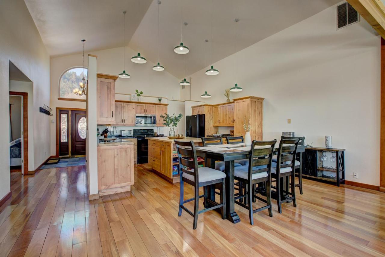 Twin Pines Cabin In Wilderness Ranch On Hwy 21, Amazing Views, 20 Ft Ceilings, Fully Fenced Yard, Pet Friendly, , Go Paddle Boarding At Lucky Peak, Or Snowshoeing In Idaho City And Take In The Hot Springs, Sleeps 10! Boise Exterior foto